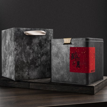 Boîte carrée en fer blanc