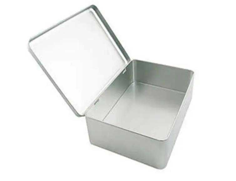 Metal box with lid
