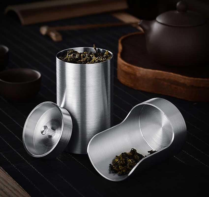 Metal tea can