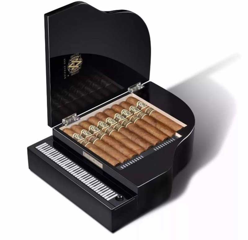Piano shape cigar box