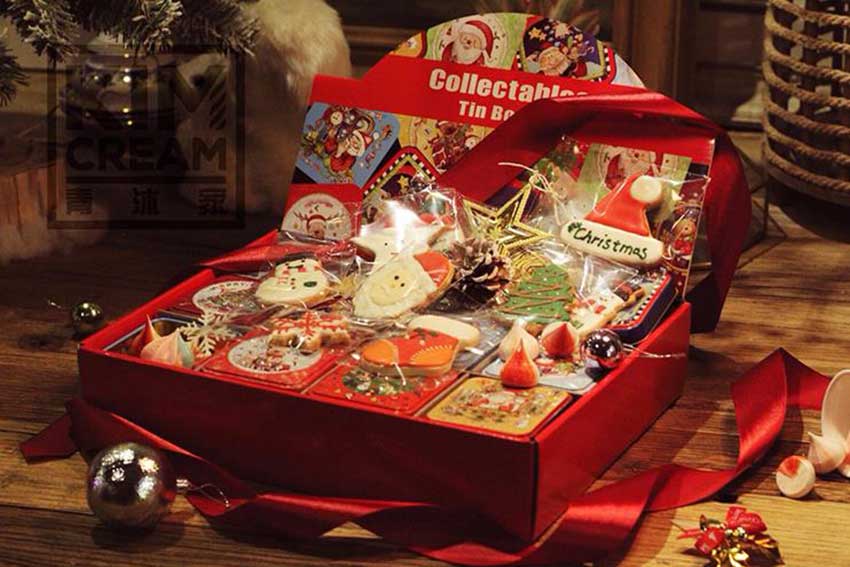 Christmas gift tin box