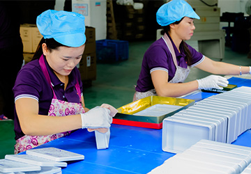 Atelier d'inspection de qualité de l'usine de boîtes en fer blanc