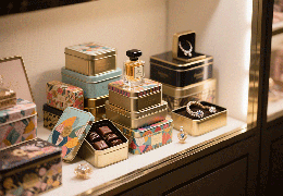 2025 Global Packaging Report: Why Tin Boxes Dominate the High-end Chocolate and Cosmetics Market